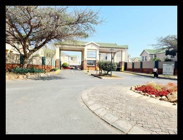 1 BEDROOM TOWNHOUSE FOR SALE IN TERENURE